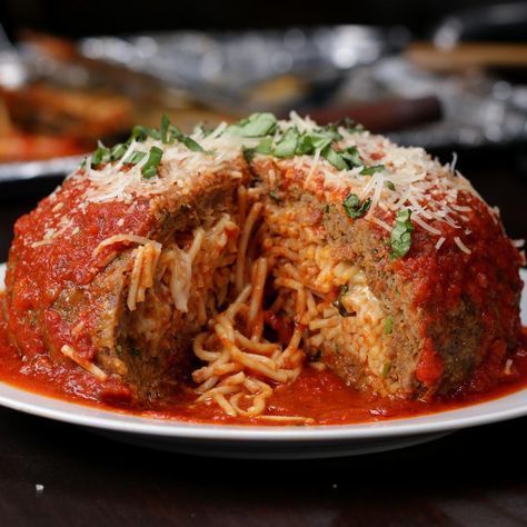 Giant Spaghetti-Stuffed Meatball Recipe by Tasty Lasagna Recipe Without Ricotta, Hot Italian Sausage, Minced Meat, Spaghetti And Meatballs, Goulash, Spaghetti Recipes, Lasagna Recipe, Meatball Recipes, Italian Dishes