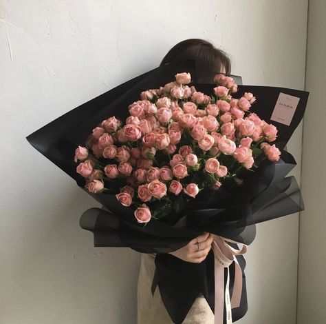 Black Bouquet, Luxury Flower Bouquets, Boquette Flowers, Tulip Bouquet, Flowers Bouquet Gift, Nothing But Flowers, Flower Therapy, Vintage Makeup, Beautiful Bouquet Of Flowers