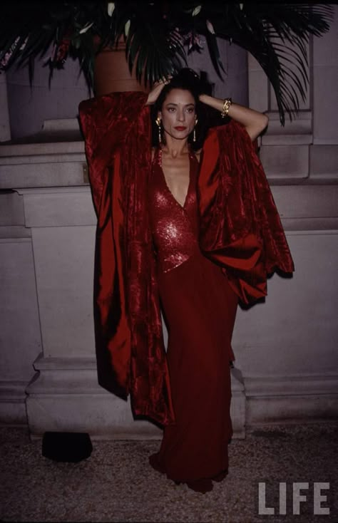 Court Of The Crimson King, The Crimson King, Sonia Braga, Wedding Body, Fashion Collection Inspiration, Vintage Editorials, Fanfic Ideas, Soft Grunge, Style Icon