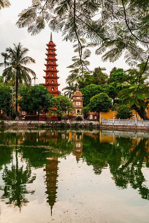 Hanoi Old Quarter, Beautiful Vietnam, Vietnam Travel Guide, Vientiane, Halong Bay, Southeast Asia Travel, Hanoi Vietnam, Beautiful Places In The World, Vietnam Travel