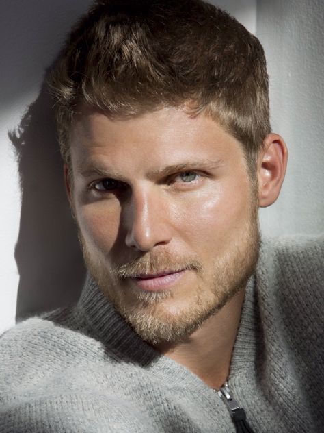 It was just announced that the 31-year-old actress will be joined on her CW series Hart of Dixie by Happy Endings actor Travis Van Winkle! Description from news.famousfix.com. I searched for this on bing.com/images Travis Van Winkle, The Last Ship, Hart Of Dixie, 2 Broke Girls, Actors Male, Actor Model, Man Crush, Bearded Men, Favorite Celebrities