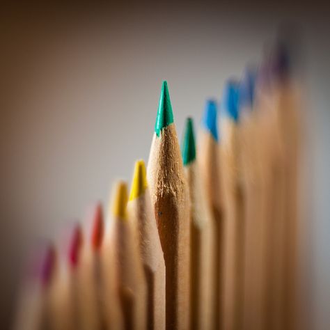 This photo shows emphasis. The pencil in the picture with the most focus on it is the focal point of the picture. It is the part that your wye is immediately drawn too. Depth Of Field Photography, Focal Point Photography, Focus Pictures, Photography Elements, Aperture Photography, Foto Macro, Elements And Principles, Principles Of Art, Focus Photography