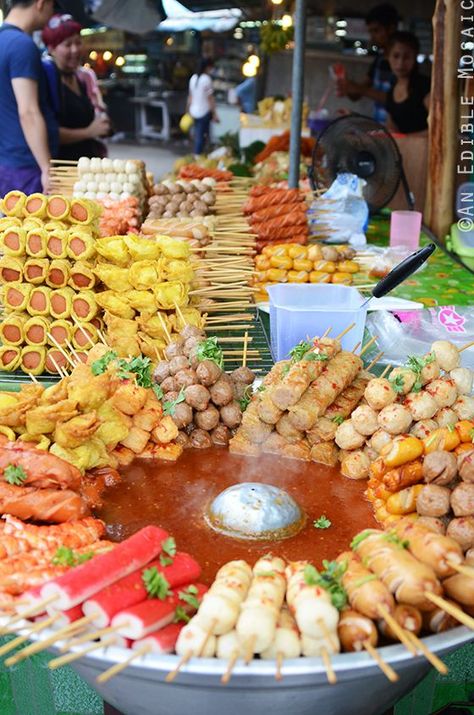 Thailand Street Food - An assortment of skewers from sausages, fish cake, crab sticks, dumplings and more!  #thailand #skewers #thingstoeatinthailand #travel #travelling #bucketlist #explore #southeastasia #traveltoeat #thailandtravel #thaistreetfood #streetfood #thailandfood #thaifood Food In Thailand, World Street Food, Food Stand, Asian Street Food, Thailand Food, Thai Street Food, Food Street, Korean Street Food, Fish Cake