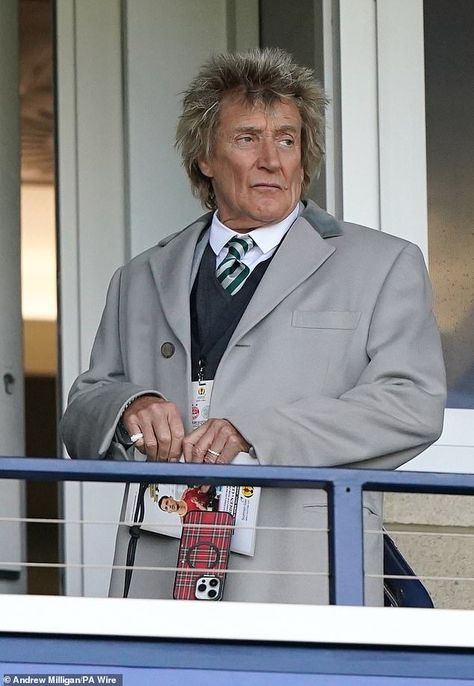 Sir Rod Stewart spent some quality time with his sons on Saturday as they watched his beloved team Celtic FC secure a place in the Scottish Cup final. The music legend, 79, appeared in good spirits as he watched from the stands as his beloved Celtic took on Aberdeen in the Scottish Cup. It was […] Victoria Fuller, Alana Stewart, Kelly Emberg, Penny Lancaster, Rachel Hunter, Dead Ringers, Olly Murs, Bethenny Frankel, Taylor Swift New