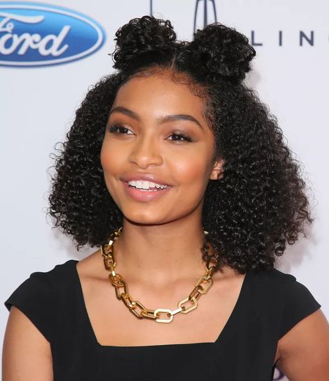 Birthday Hairstyle, Curly Hair Half Up Half Down, Natural Hair Ponytail, Yara Shahidi, Pony Tails, Long Box Braids, Space Buns, Girls Natural Hairstyles, Natural Styles