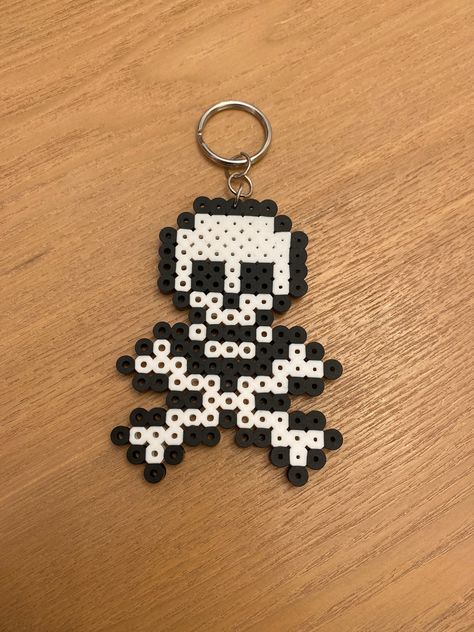 Skull perler bead keychain Choco Cat Perler Beads, Ghostface Perler Beads, Ironing Beads Ideas, Skull Perler, Perler Keychain, Perler Bead Keychain, Perler Earrings, Melted Beads, Pokemon Perler Beads