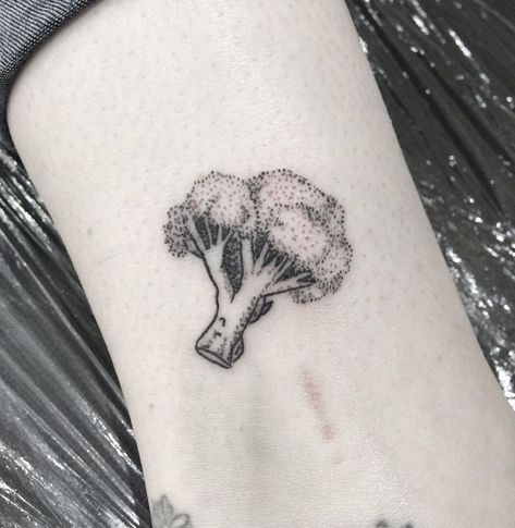 Broccoli Tattoo, Vegetable Tattoo, Cooking Tattoo, Arte Ganesha, Tats Ideas, Whimsical Tattoos, Vegan Tattoo, Tattoo Graphic, E Tattoo