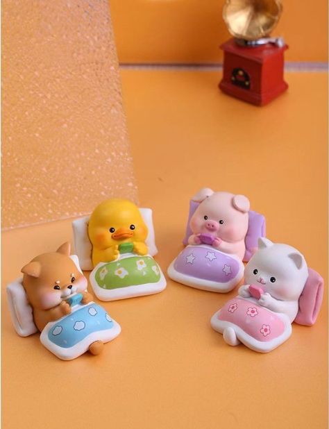 Clay Crafts For Kids, Clay Keychain, Air Dry Clay Projects, Tanah Liat, Clay Diy Projects, Polymer Clay Sculptures, Clay Crafts Air Dry, Polymer Crafts, Cute Polymer Clay