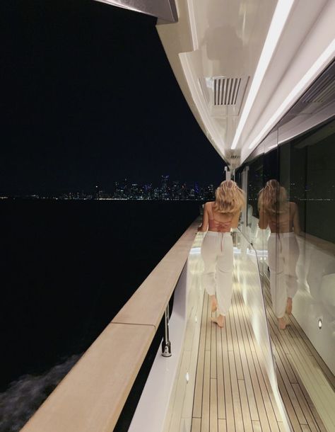 Fotografi Vintage, Super Rich Kids, Rich Girl Lifestyle, Yacht Life, Foto Baby, Luxury Lifestyle Dreams, Classy Aesthetic, The Windy City, Future Lifestyle