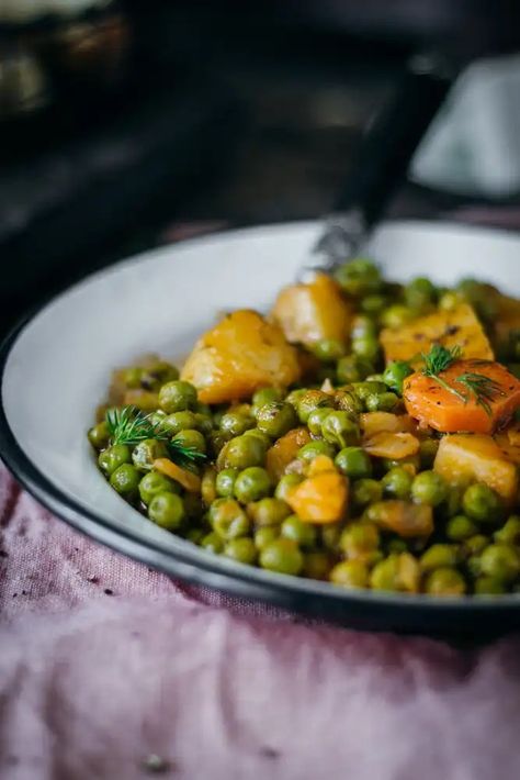 Vegan Pea Recipes, Pea Recipes Vegan, Green Pea Recipes, Pea Dishes, Pea Dinner, Green Peas Recipe, Vegetarian Greek Recipes, Vegan Greek Recipes, Green Peas Recipes