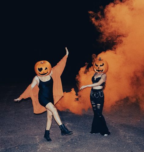 Pumpkin Photoshoot Best Friends, Best Ghoul Friends Photoshoot, Friends Fall Pictures, Pumpkin Best Friend Pictures, Halloween Sister Photoshoot, Pumpkin Head Photo Shoot Friends, Halloween Pictures Photography Friends, Friendship Halloween Photoshoot, Pumpkin Head Best Friend Photoshoot