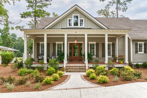 8 Great Gray Paint Colors for Home Exteriors Classic Southern House Plans, Southern Home Exterior, Intellectual Gray, Low Country Homes, Siding Colors, Cottage Exterior, Porch Steps, Southern Homes, Farmhouse Exterior