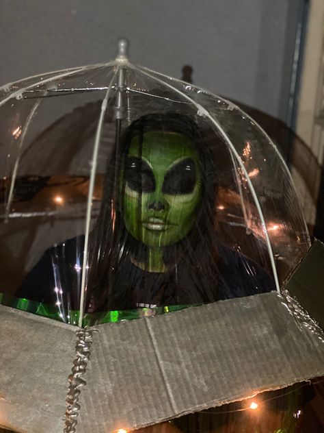 Upcycled Halloween Costumes, Ufo Halloween Costume, Ufo Costume, Diy Alien Costume, Alien Cosplay, Explorer Costume, Alien Makeup, Alien Halloween, Alien Costume