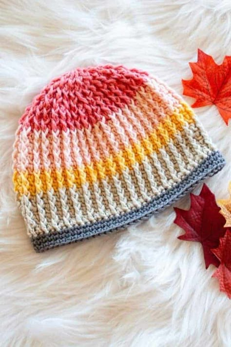 Make a warm and snuggly beanie sytle hat using this free crochet pattern. Use rich reds and greens for a quick to crochet Christmas gift. #crochet #freecrochetpattern #christmascrochet Crochet Headwear, Crochet Adult Hat, Crochet Wrap Pattern, Chemo Hats, Crochet Unique, Crochet Baby Hat Patterns, Easy Crochet Hat, Crochet Christmas Gifts, Crochet Hat Patterns