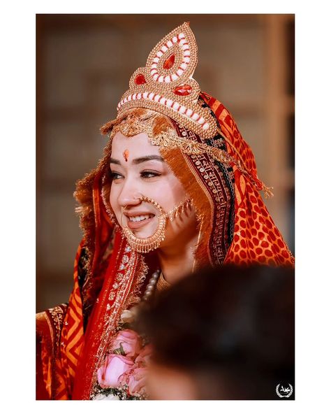 In a breathtaking fusion of tradition and charm, the Kumaoni bride and Kashmiri groom captivated everyone with their love story. Their enchanting presence and delightful union left everyone in awe, as they beautifully blended their distinct cultures into a seamless celebration of joy and affection. Their radiant smiles and heartfelt connection made the day truly unforgettable. Our bride and groom - @wattalicious @hiyachauhan By @abhinavkanyal_akclicks Lehanga @bridesofsabyasachi Makeup by... Kumaoni Bride, Kashmiri Bride, Makeup Photography, Bride And Groom, Love Story, Celebrities, Makeup, Photography, How To Wear