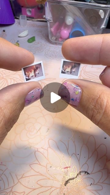 Miniature Picture Frames Diy, Crafts For Dolls Barbie, Mini Toys Miniatures, Mini Photo Frames Ideas, Mini Things Diy How To Make, How To Make Miniature Things, Diy Miniatures Tutorials, How To Make Mini Stuff, Mini Crafts Diy