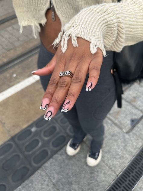 French tip design with black lines White Tip With Black Line, French Tips With Squiggly Lines, French Tips With Lines, White Tips With Black Line, Squiggly Line Nails French Tip, Line French Tip Nails, Black And White French Tip, Double Line French Tip Nails, Black And White French Tip Nails