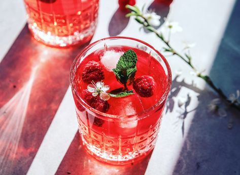 People Are Drinking ‘Magnesium Mocktails’ for Better Sleep Magnesium Drink, Kombucha Cocktail, Magnesium For Sleep, Restaurant Trends, Magnesium Powder, Food For Sleep, Sleep Drink, Flavored Sparkling Water, Tart Cherry Juice