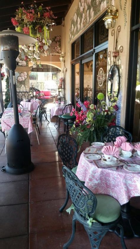 Tea House Interior, Tea Room Interior, Tea Room Design, Tea Room Decor, Scottish House, Tea Places, Tea Shops, London Tea, Traditional Tea