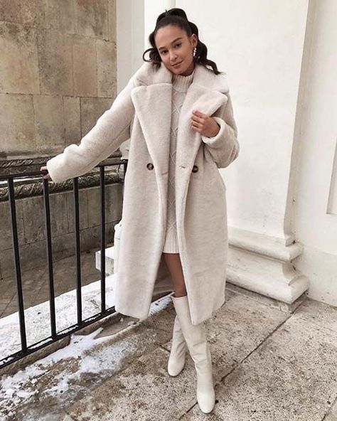 White Coat Outfit Winter, Beige Teddy Coat Outfit, White Teddy Coat Outfit, White Boots Outfit Winter, White Teddy Coat, Teddy Coat Outfit, Teddy Outfit, Beige Faux Fur Coat, White Winter Coat