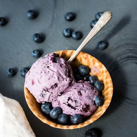 Blueberry Ice Cream with Fresh Blueberries (No Egg) Blueberry Ice Cream Recipe, Ice Cream Inspiration, Ice Cream Month, National Ice Cream Month, Blueberry Ice Cream, Ice Cream Maker Recipes, Blueberry Cream Cheese, Ice Cream At Home, Dessert Candles