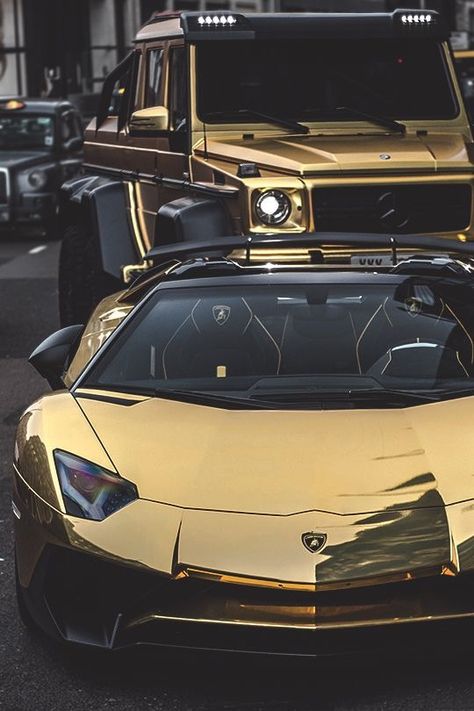 #luxurylifelujos Jeep Trailer, Aventador Lamborghini, Lamborghini Lamborghini, Chrome Car, Gold Car, Lamborghini Veneno, Lux Cars, Pagani Huayra, Super Sport Cars