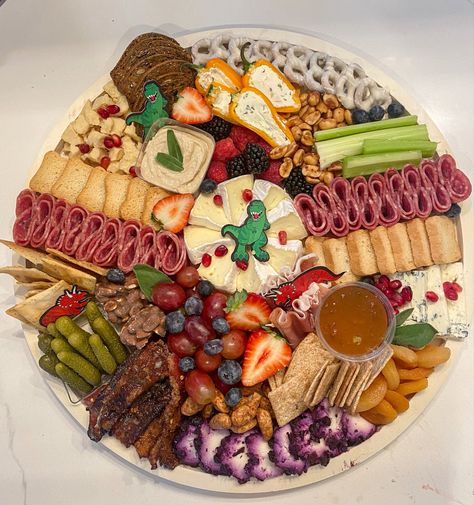 Dinosaur Party Charcuterie Board, Charcuterie Board Dinosaur, Dino Charcuterie Board, Dinosaur Charcuterie Board, Dinosaur Birthday Party Food, Park Birthday, A Charcuterie Board, Birthday Party Food, Dino Party