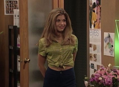 miss 2005 on Instagram: “remember when topanga cut her hair and shook the entire school to its core” Topanga Lawrence, Tv Characters Outfits, Danielle Fishel, 90s Hair, Iconic Scenes, World Hair, 80's Fashion, 90s Runway Fashion, 2000s Clothes