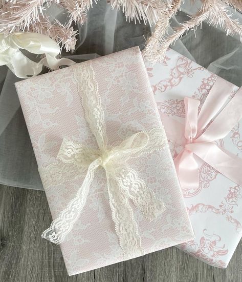 Toca Boca Hair Salon, Wrapped Presents, Pink Wrapping Paper, Winter Princess, Pink Xmas, Gift Wrapping Inspiration, Winter Fairy, Snow Angels, Pink Girly Things