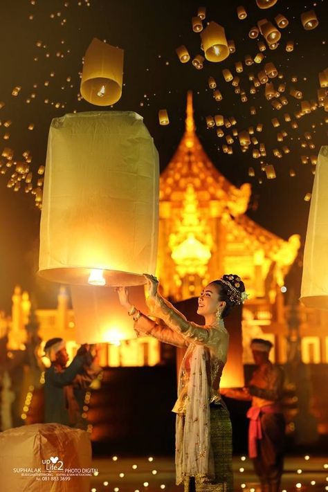 ประเพณีไทย ลอยกระทง, Thadingyut Festival Photo, Thailand Festivals, Cruise Ship Pictures, Vintage Myanmar, Facebook Cover Photos Love, Fb Profile Photo, Haha Photos, Anime Photo Profile Dark