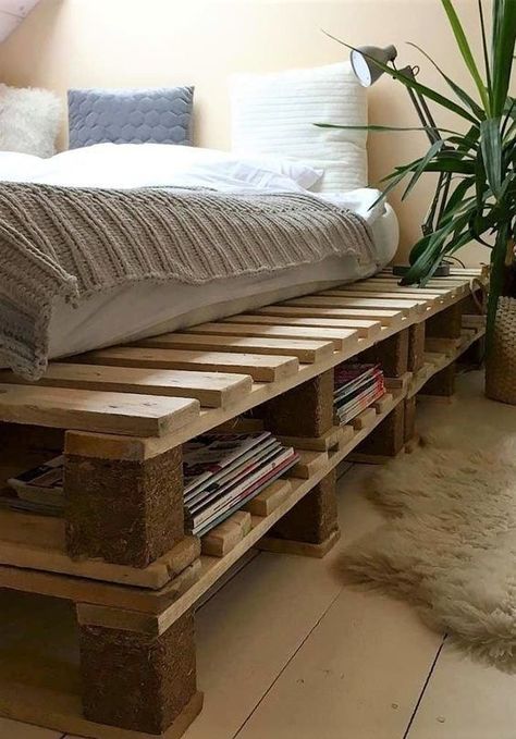 Wood Pallet Bed Frame, Pallet Bed Frame Diy, Pallet Bed Frame, Diy Pallet Bed, Pallet Bed, Casa Vintage, Pallet Furniture Bedroom, Redecorate Bedroom, Tables Diy