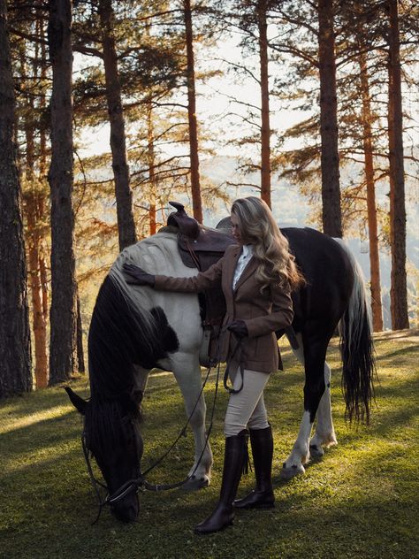 Old Money Style • Classic Style • Timeless • Horse Riding • Castle • British Countryside Style • Ralph Lauren Luxury Horse Aesthetic, Girl Hobbies, Equestrian Style Outfit, Woman Riding Horse, Horse Riding Aesthetic, Horse Riding Boots, Horse Riding Outfit, Equestrian Aesthetic, Countryside Style