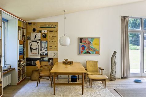 Dwell - The Highly Personal House of Danish Design Great Finn Juhl Finn Juhl House, Timeless Living Room, Light Hardwood Floors, Finn Juhl, Hans Wegner, Inviting Home, Architectural Drawings, Design Del Prodotto, Cheap Home Decor