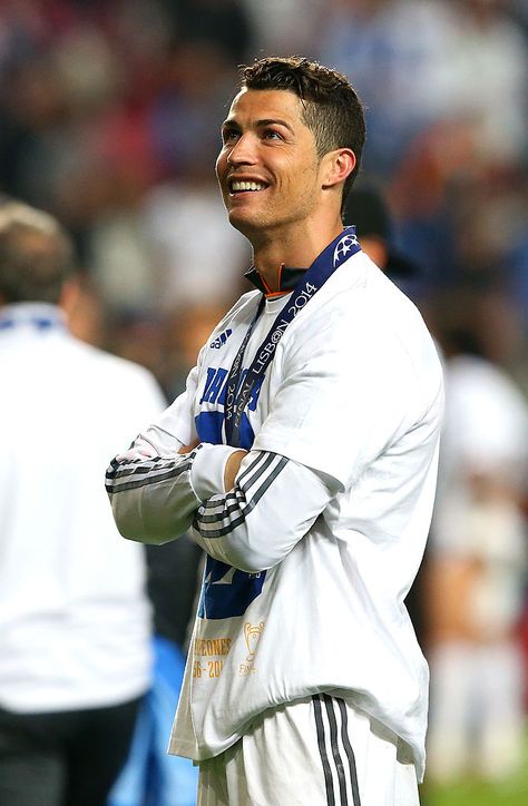 LISBON, PORTUGAL - MAY 24:  Cristiano Ronaldo of Real Madrid smiles after victory in the UEFA Champions League Final between Real Madrid and Atletico de Madrid at Estadio da Luz on May 24, 2014 in Lisbon, Portugal.  (Photo by Alex Livesey/Getty Images) Cristiano Ronaldo 2014, Ronaldo Champions League, Cristiano Ronaldo Haircut, Ronaldo Haircut, Cr7 Vs Messi, Ronaldo Photos, Ronaldo Real Madrid, Ronaldo Real, Good Soccer Players