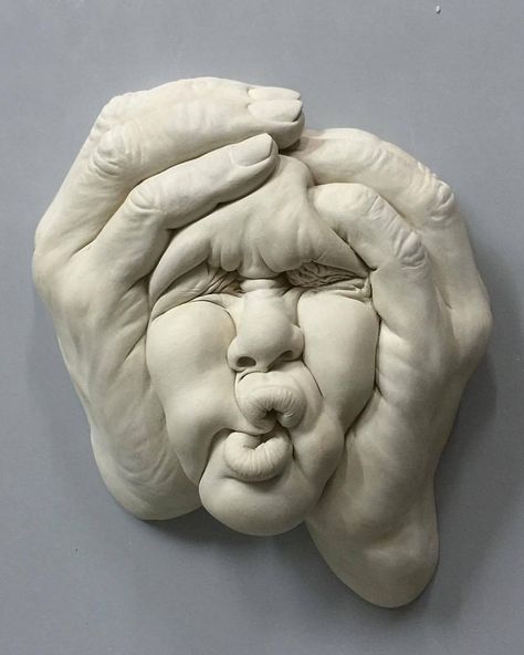 ❤️This Art's Secret 🎨 (@artssecret) on Instagram: “Use an emoji to say how does this makes you feel 👇😝 By @johnson_tsang_artist . TAG FRIENDS 👇💕…” Johnson Tsang, Postmodern Art, Sculptures Céramiques, Sculpture Ideas, Porcelain Art, Ideas Garden, Sculpture Clay, Clay Sculpture, Porcelain Ceramics