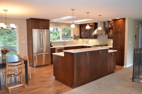 Split Level Kitchen, Chalet Kitchen, Split Level Kitchen Remodel, Kitchen Elements, Split Level Remodel, White Kitchen Remodeling, Split Level House, Kitchen And Dining Room, Casa Container