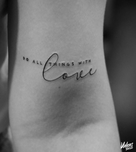 Small Feminine Tattoos Classy Simple, Tattoo Mini Cute, Mumma Tattoo, Shoulder Tattoo Quotes, Tiny Heart Tattoos, Couple Tattoos Unique, Mom Tattoo Designs, Cool Tattoo, Small Pretty Tattoos