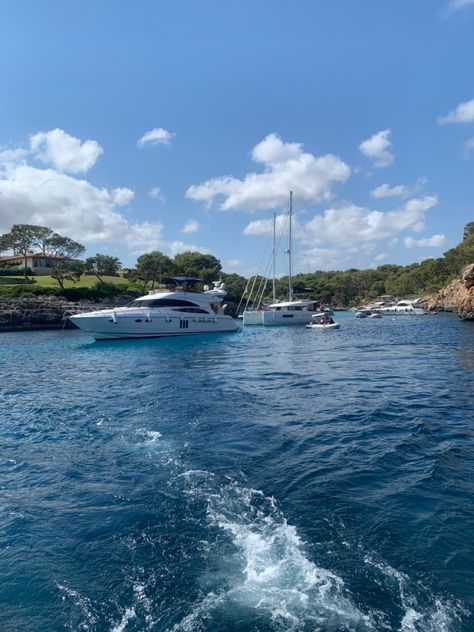 Took a beautiful boat ride around the Mediterranean during my trip to Mallorca. Boat Ride, Summer Inspo, My Trip, The Mediterranean, Paloma, Me Too Shoes, Pool, Outdoor Decor, Travel