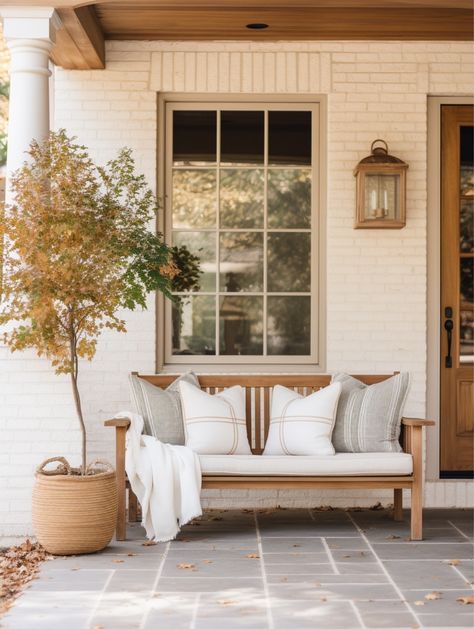 Front Porch Bench Decorating Ideas, Front Porch Seating Ideas, Front Porch Chairs, Front Porch Seating, Teak Bench Outdoor, Modern Front Porches, Front Porch Bench, Front Porch Furniture, Porch Bench