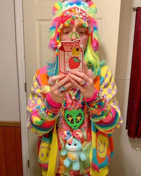 Harajuku Fashion Rainbow, Decora Fashion Outfits Rainbow, Rainbow Punk Aesthetic, Decorakei Fashion, Rainbow Aesthetic Outfit, Rainbow Outfit Aesthetic, Harajuku Rainbow, Decora Fashion Outfits, Harajuku Decora Kei