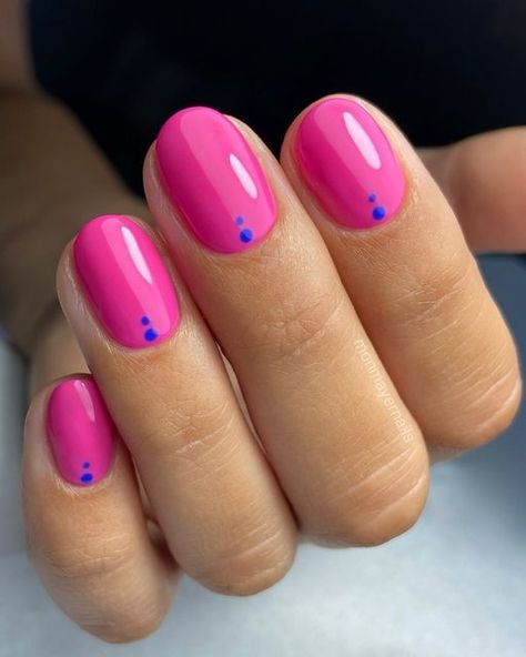 Hot Pink Gel Nails Ideas, Pink Nail Gradient, Pink And Blue Manicure, Hot Pink Blue Nails, Pink Nails With Blue Design, Summer Nails With Dots, Hot Pink Short Nail Designs, Gel Nails Dots, Pink And Blue Nails Short