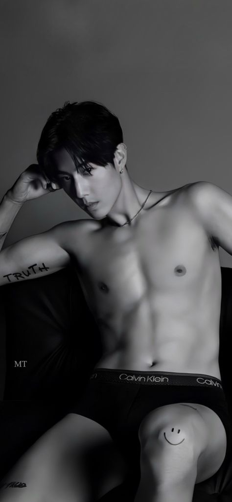 Mark Got7 Calvin Klein, Mark Tuan Calvin Klein, Mark Tuan Abs, Spicy Romance, Asian Men Fashion, Men Abs, Male Models Poses, Muscle Boy, Hot Abs