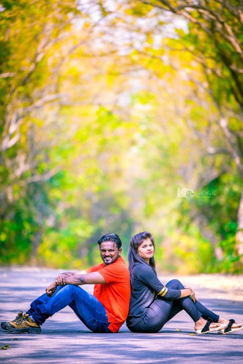 Outdoor Stills For Couple, Pre Weeding Pose Photography, Poses For Pre Wedding Photoshoot, Pre Wedding Shoot Ideas Photo Poses, Pre Wedding Poses Outdoor, Outdoor Stills, Wedding Bike, Wedding Outdoor Photography, Outdoor Couple Photoshoot