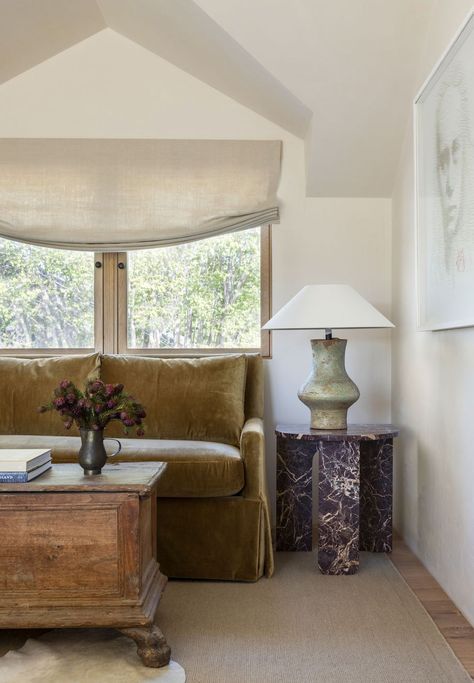 velvet couch with an antique wood coffee table in front and a marble end table on the side Marie Flanigan, Modern Contemporary Living Room, New Interior Design, Lounge Design, Living Room Inspo, A Living Room, Contemporary Living Room, Contemporary Living, Interior Inspo