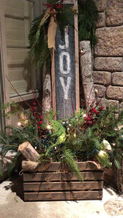 Outdoor Christmas Planters, Outside Christmas Decorations, Christmas Planters, Cabin Christmas, Front Porch Christmas Decor Ideas, Porch Christmas Decor Ideas, Porch Christmas Decor, Country Christmas Decorations, Front Porch Christmas