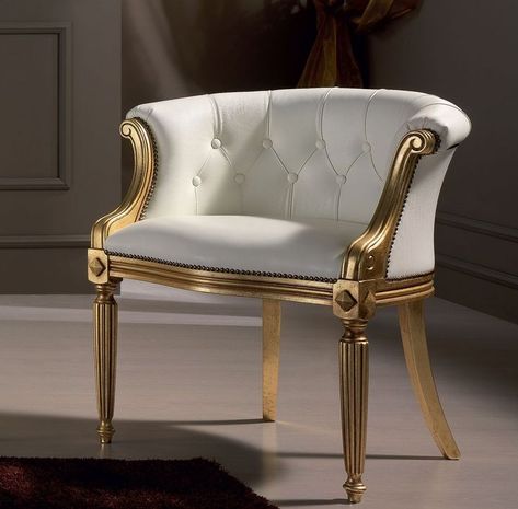 White Leather Armchair, Building Kitchen Cabinets, Classic Armchair, Gold Furniture, Gold Chair, White Sofas, Antique Chairs, French Furniture, Classic Furniture