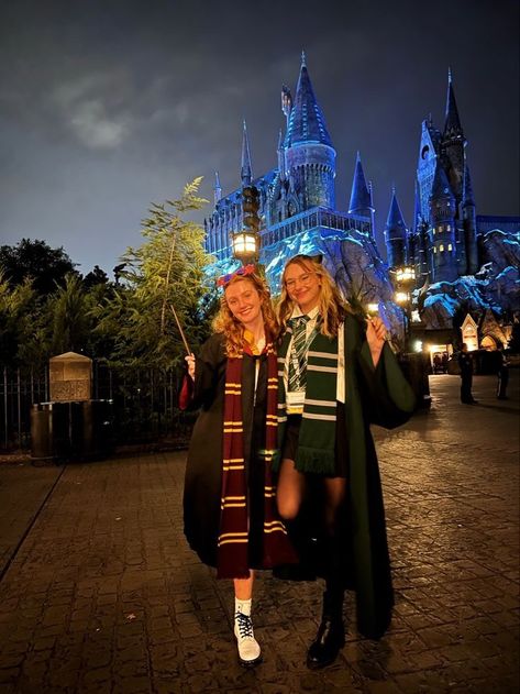 Harry Potter Orlando Outfit, Universal Studios Outfit Harry Potter, Universal Studios Photo Ideas, Harry Potter World Outfit, Universal Outfit Ideas, Theme Park Outfit Ideas, Universal Harry Potter, Park Outfit Ideas, Universal Outfits