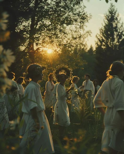 #AlHorrorRising hosted by @aiempirerising Day 06: "Midsommar" by Ari Aster I liked a movie Midsommar, so I made it in a hurry😍 Midsommar Wedding, Midsommar Aesthetic, Samhain Festival, Slavic Paganism, Festival Aesthetic, Motion Poster, Pixi Beauty, Nordic Scandinavian, Midsummer Nights Dream