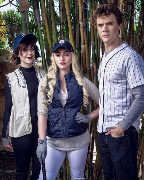 Throwback to one of my favorite cosplay groups of all time 😇. This started out as a joke and turned into a full on Twilight baseball scene … | Instagram Twilight Halloween Costumes, Twilight Costumes, Twilight Baseball Scene, Twilight Baseball, Twilight Cosplay, Twilight Theme, Scene Photoshoot, Baseball Costumes, 2000s Theme