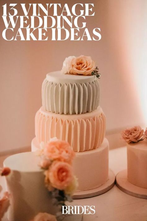 60s Wedding Cake, Old Fashioned Wedding Cake, 70s Retro Wedding Cake, Wedding Cake Retro, Retro Cake Design, Vintage Cake Ideas, Vintage Wedding Cake Ideas, Vintage Piped Wedding Cake, Retro Wedding Cake